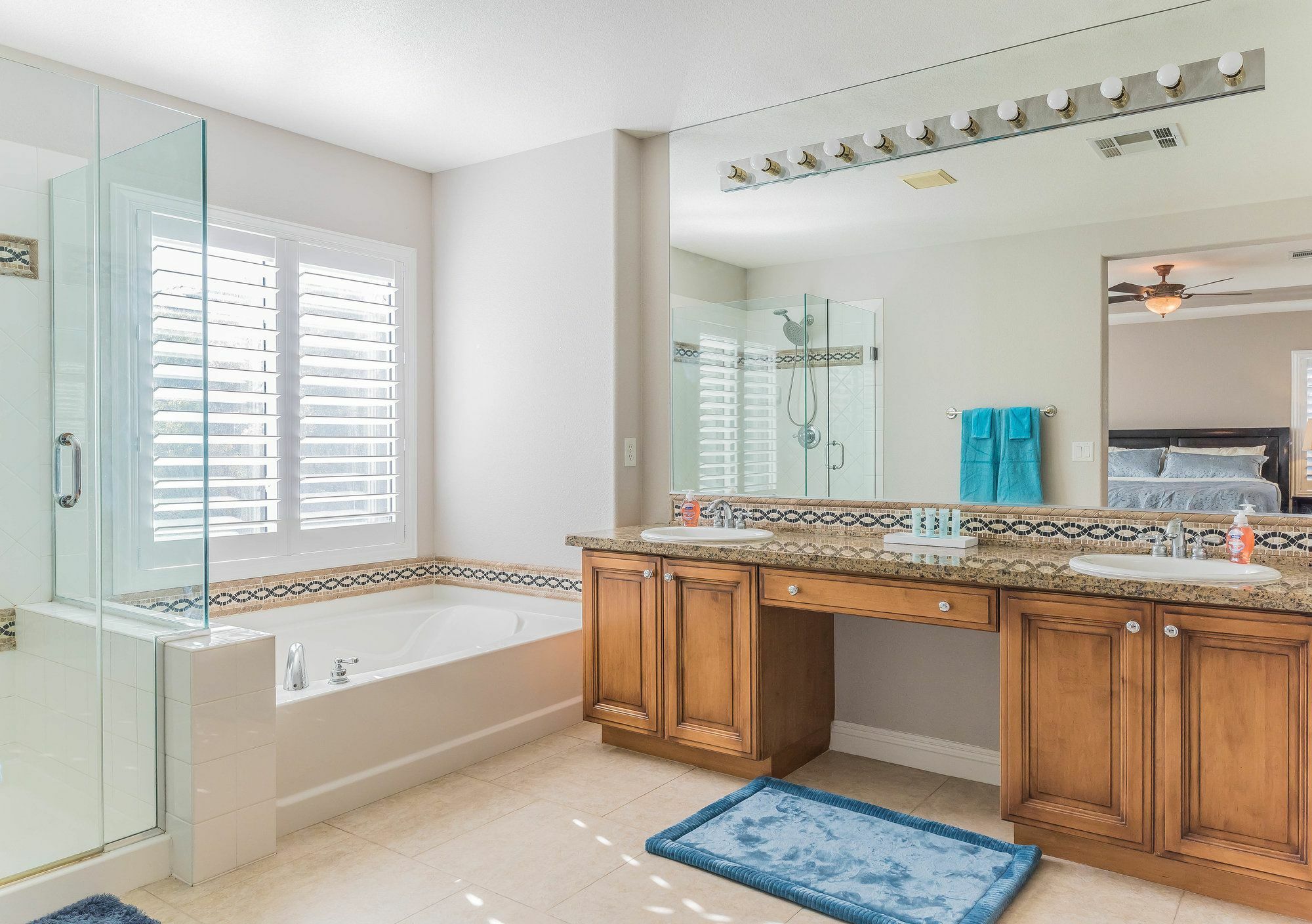 Luxurious 4br 9min To Lv Strip Sleeps 16 Apartment *