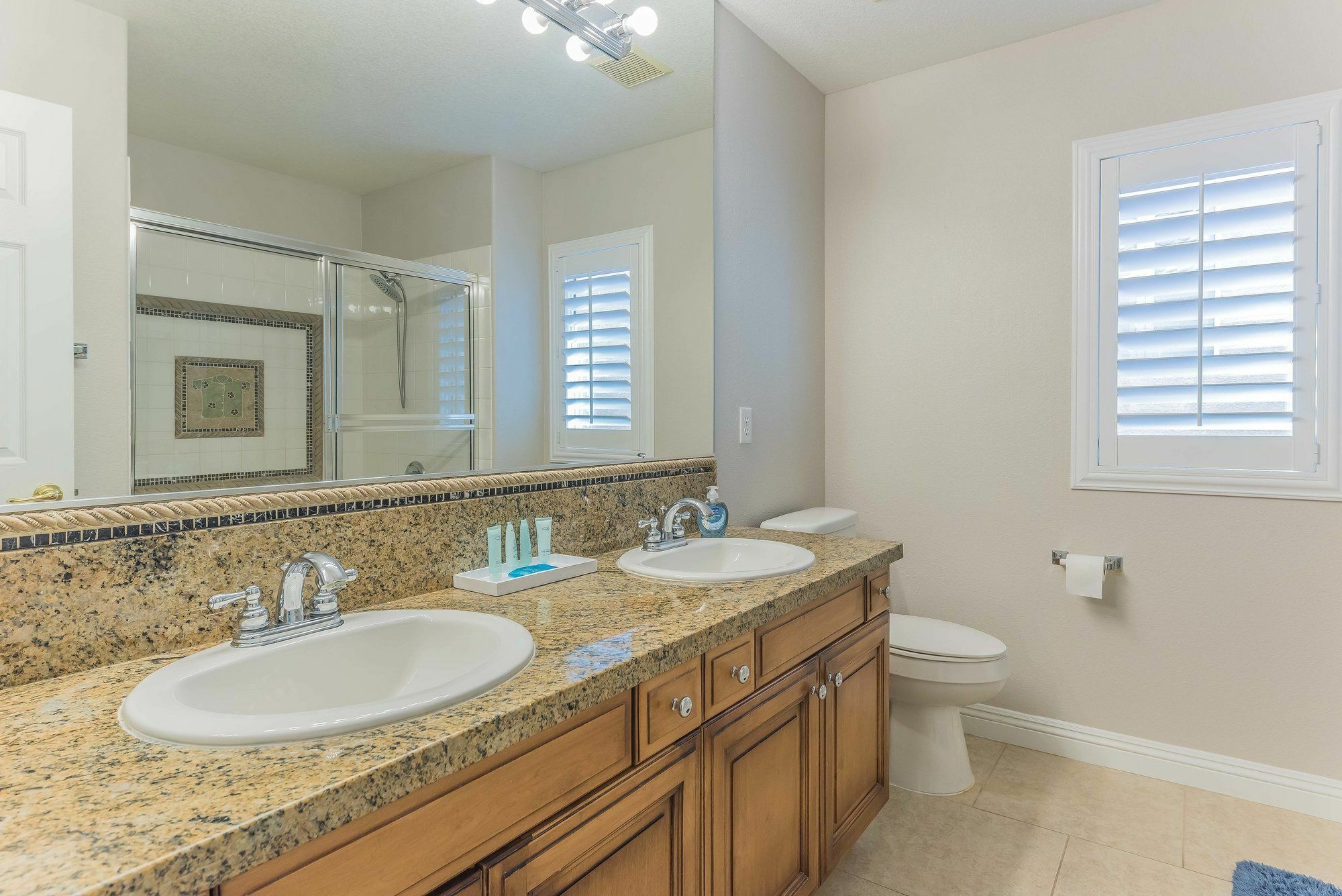 Luxurious 4br 9min To Lv Strip Sleeps 16 Apartment