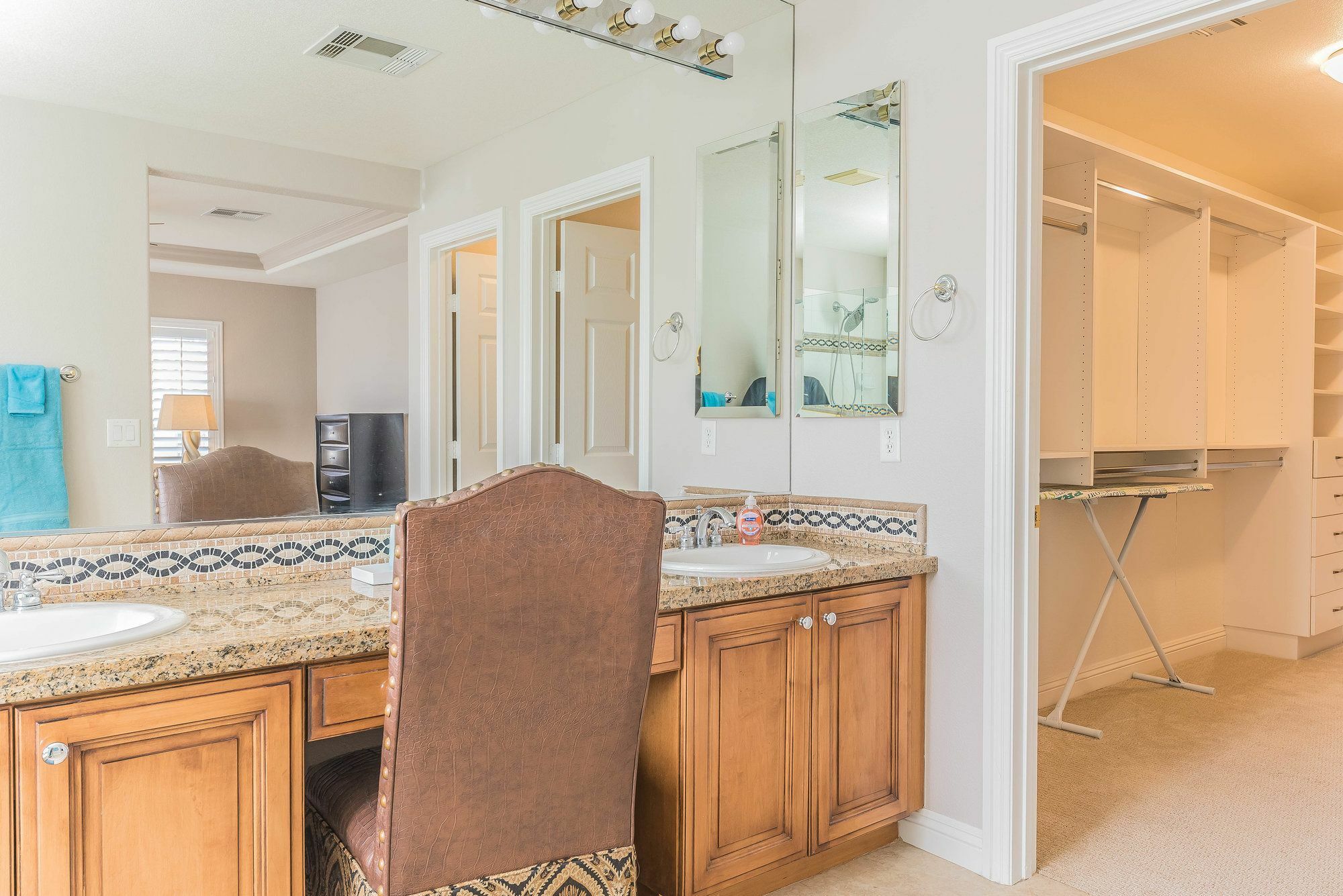 Luxurious 4br 9min To Lv Strip Sleeps 16 Apartment Las Vegas